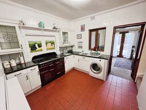 Kitchen- click for photo gallery